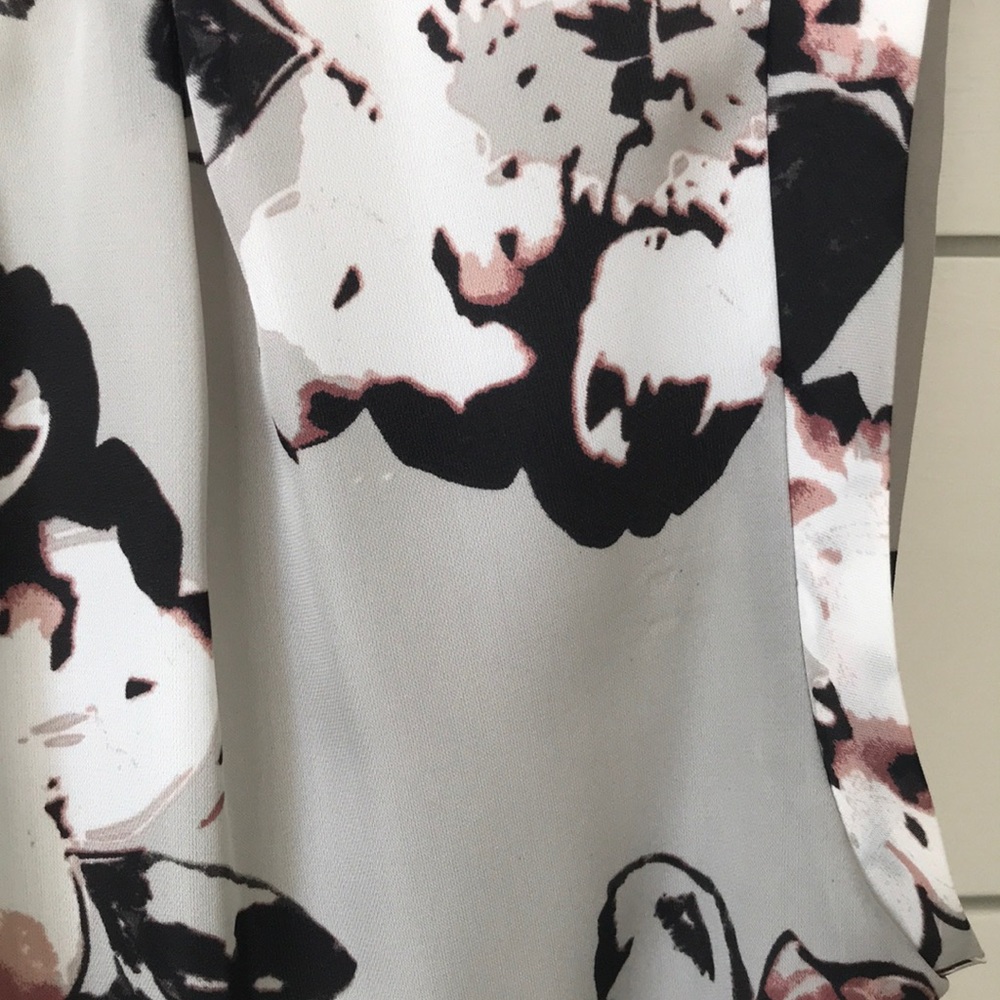 XS The Limited Gray Floral Shell - Picture 6 of 6